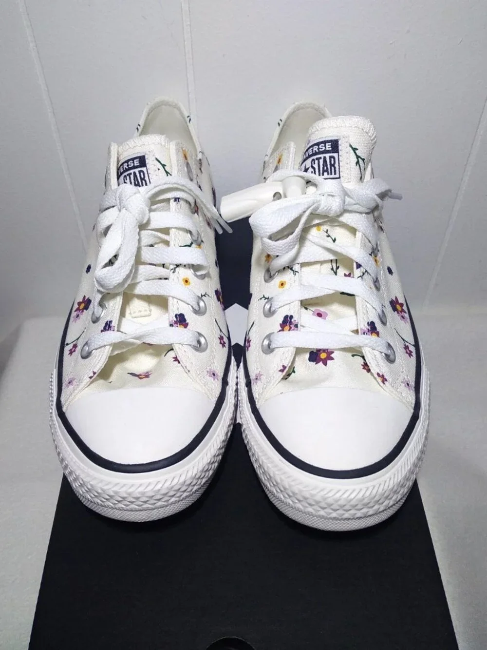 Converse Womens 9.5 Chuck Taylor All Star Low Embroidered Floral/White A16521F - Picture 5 of 9
